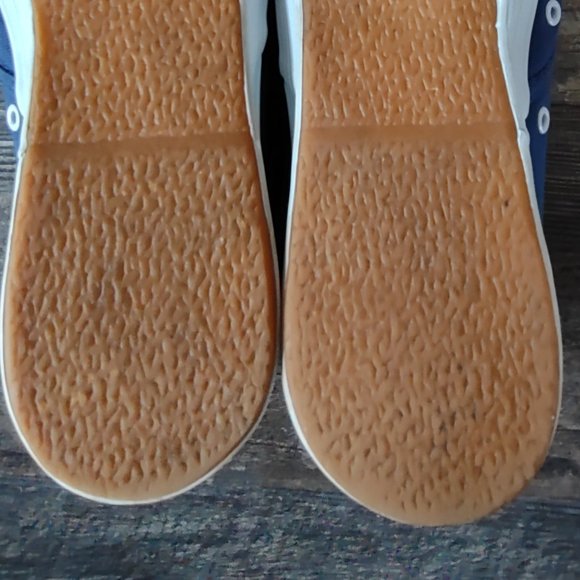 Hanes 'BARB' Soft Fit sneakers Size 9W - Picture 11 of 12